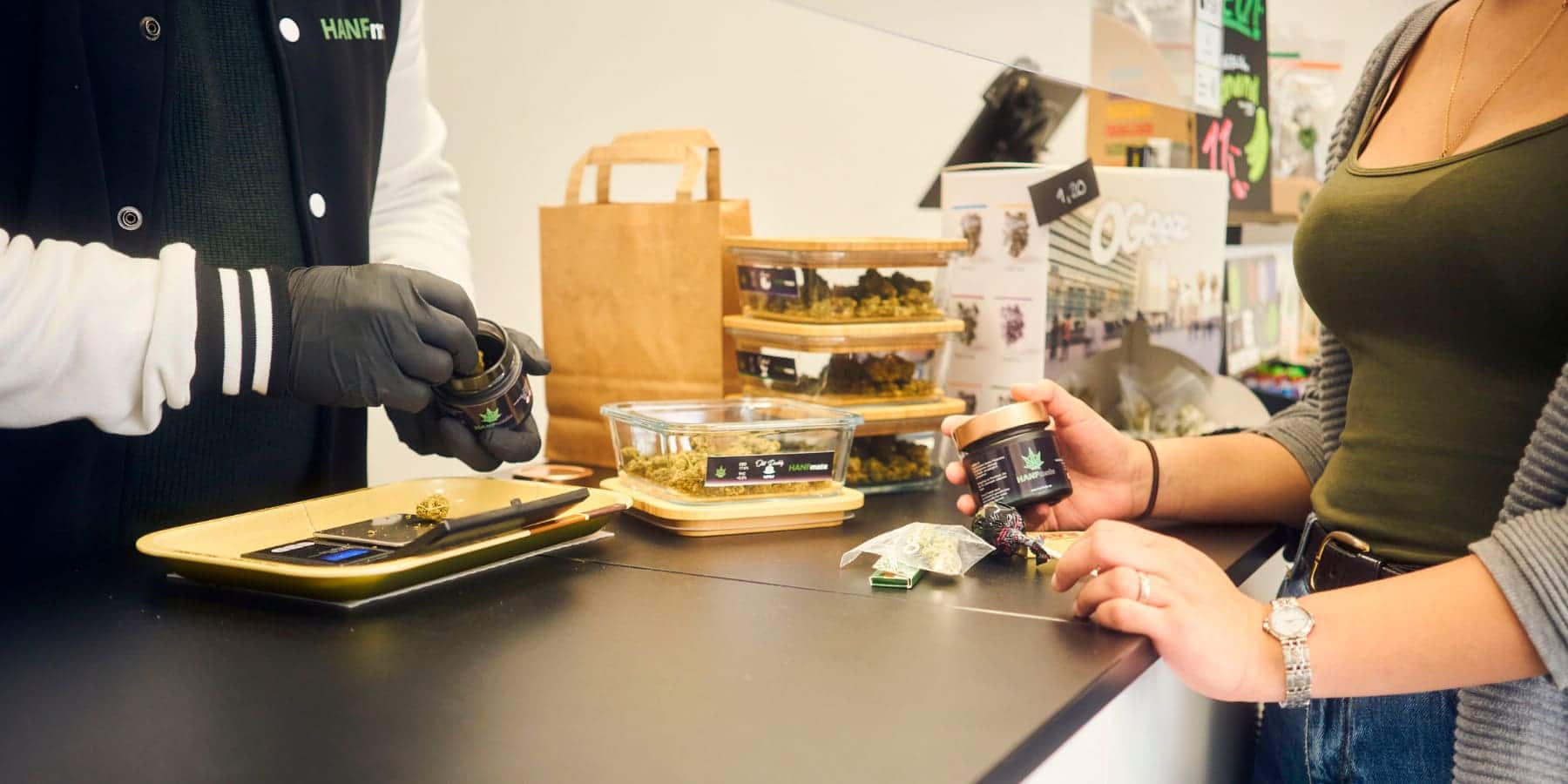 HANFmate CBD-Store: Verkauf an der Ladetheke.